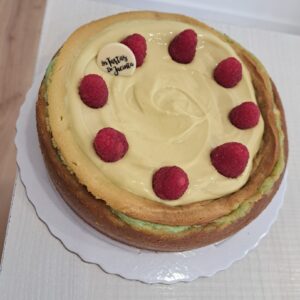Cheesecake de Pistacho con Praliné y Frambuesa