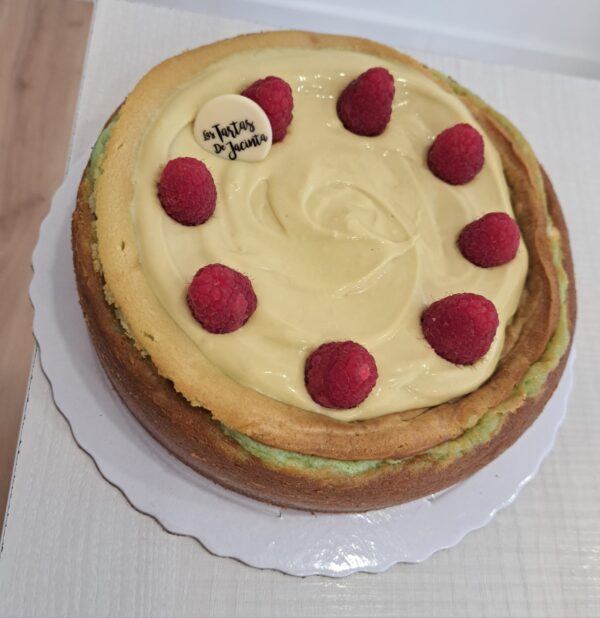 Cheesecake de Pistacho con Praliné y Frambuesa