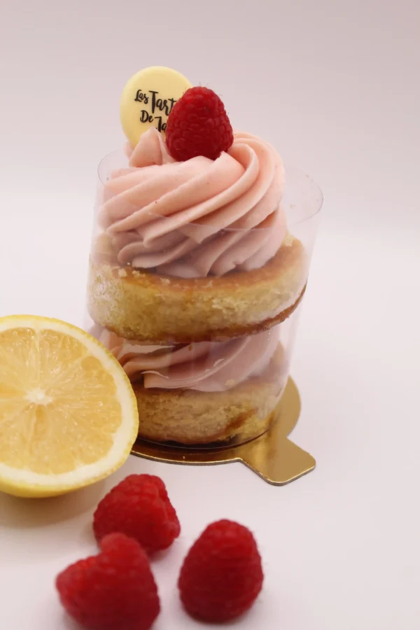 Tarta individual de limón y frambuesa