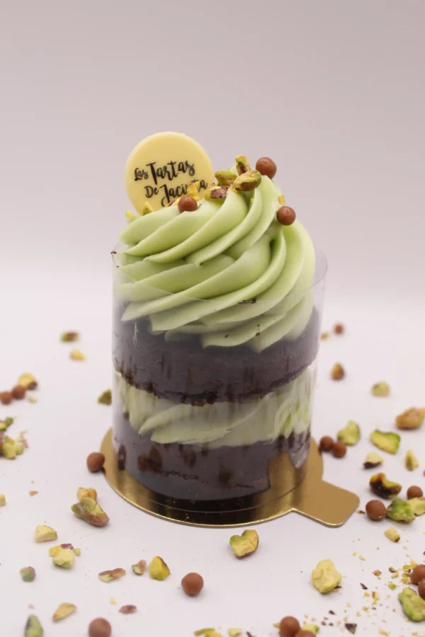 Tarta individual de pistacho y chocolate