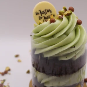 Tarta individual de pistacho y chocolate